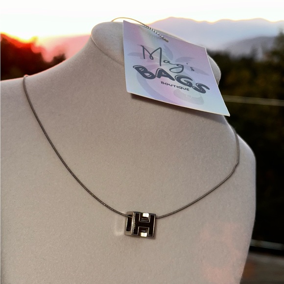 Hermès: Reversible Cubed Palladium Lacquered Cage d'H Pendant Necklace (Pink) - Picture 14 of 15